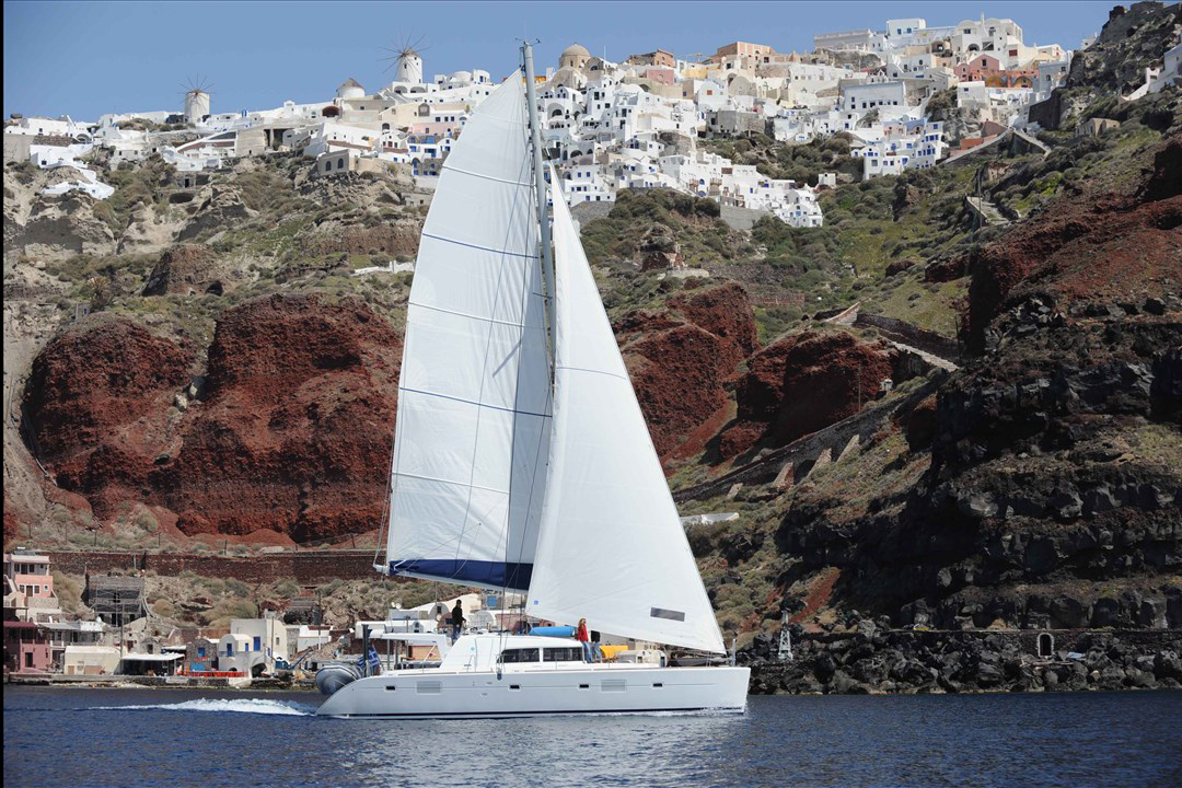 Private catamaran cruise santorini